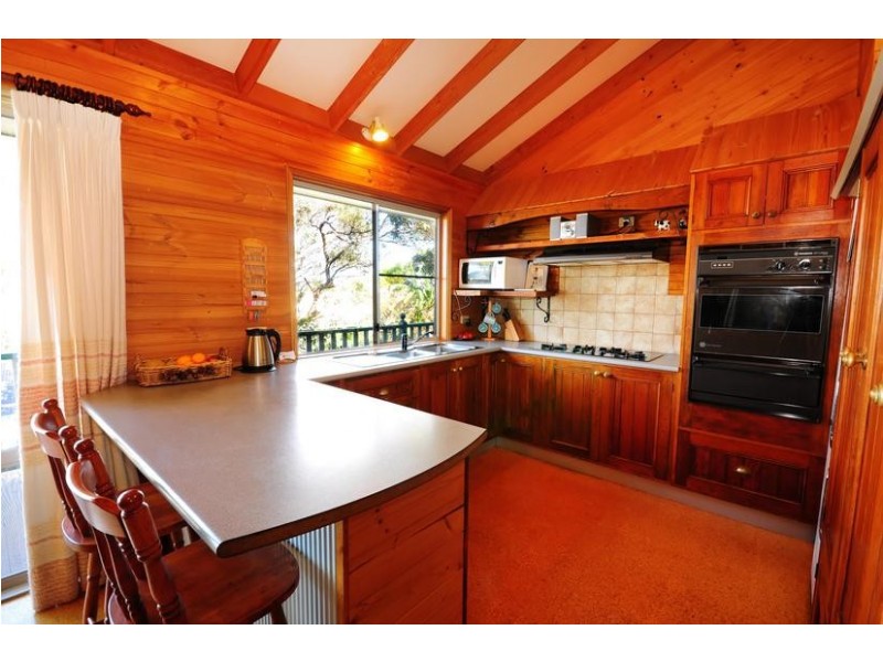 5 Valleyview Rd, Bateau Bay NSW 2261