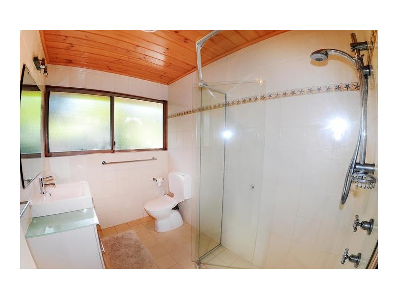 5 Valleyview Rd, Bateau Bay NSW 2261