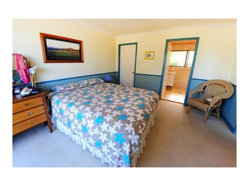 5 Valleyview Rd, Bateau Bay NSW 2261