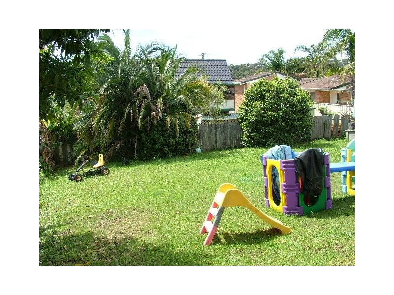 12 Vista Pde, Bateau Bay NSW 2261