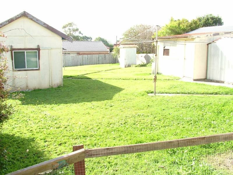 8 Lynwood Ave, The Entrance NSW 2261