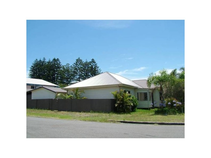 11 Kulgoa St, Blue Bay NSW 2261