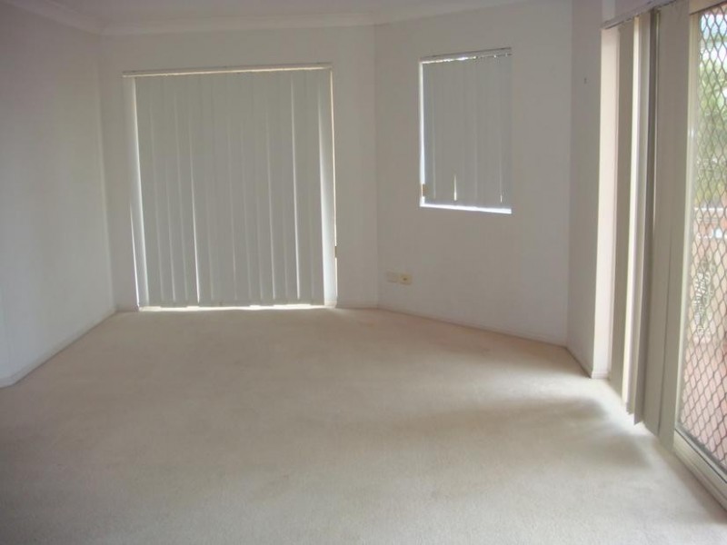 3a/8 Mitre Street, St Lucia QLD 4067