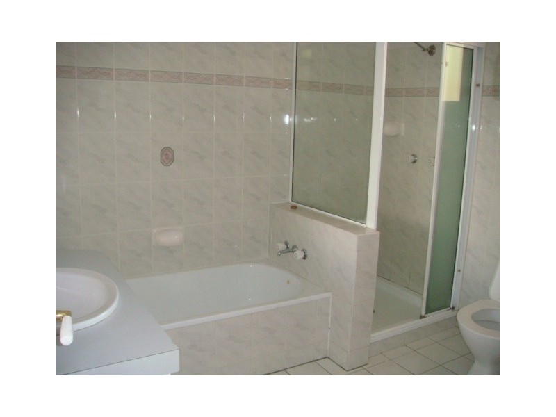 4/115 Central Avenue, Indooroopilly QLD 4068