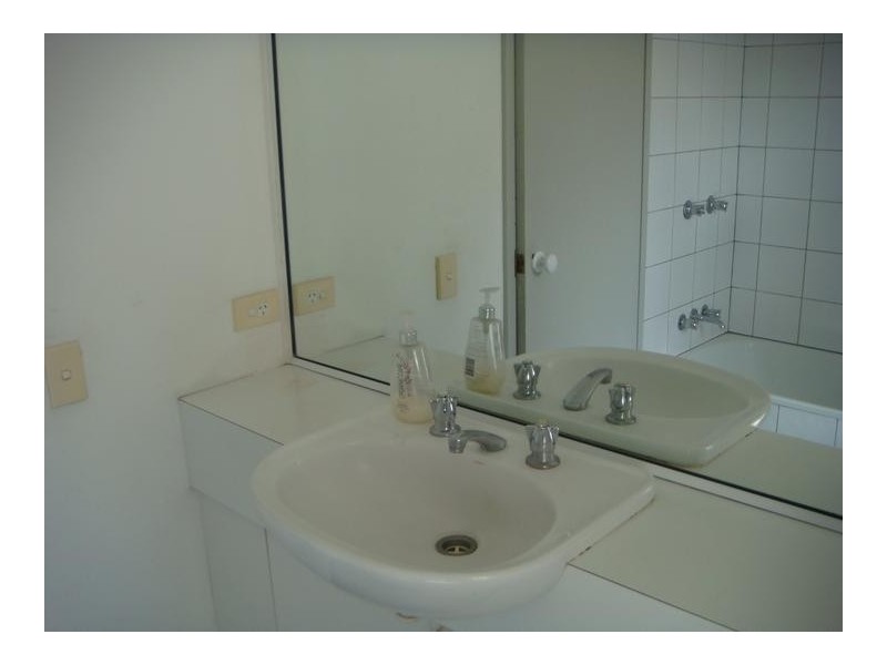 4/119 Munro Street, St Lucia QLD 4067