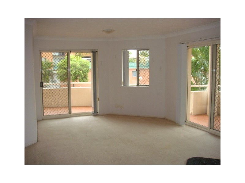 1/8 Mitre Street, St Lucia QLD 4067