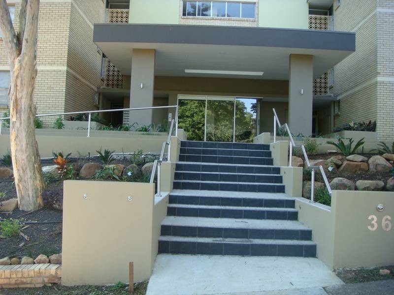 36 Jerdanefield Road, St Lucia QLD 4067