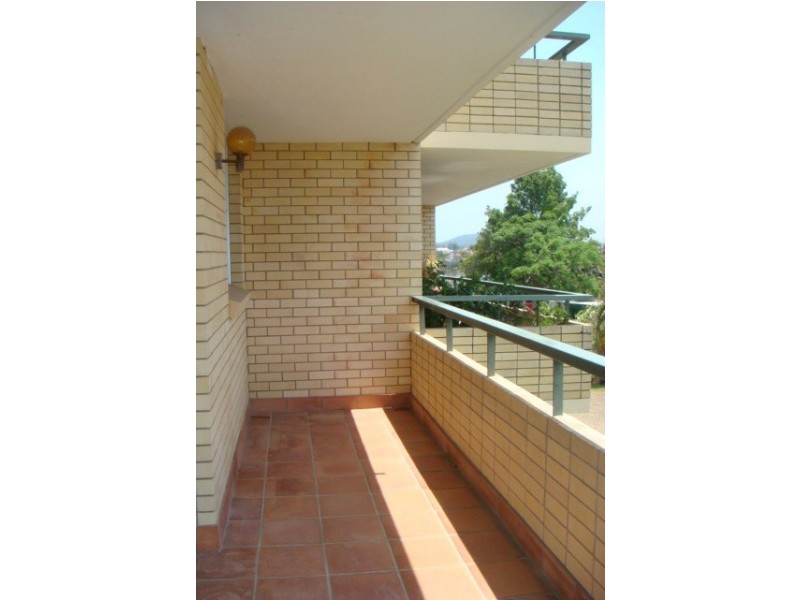 10/36 Jerdanefield Road, St Lucia QLD 4067