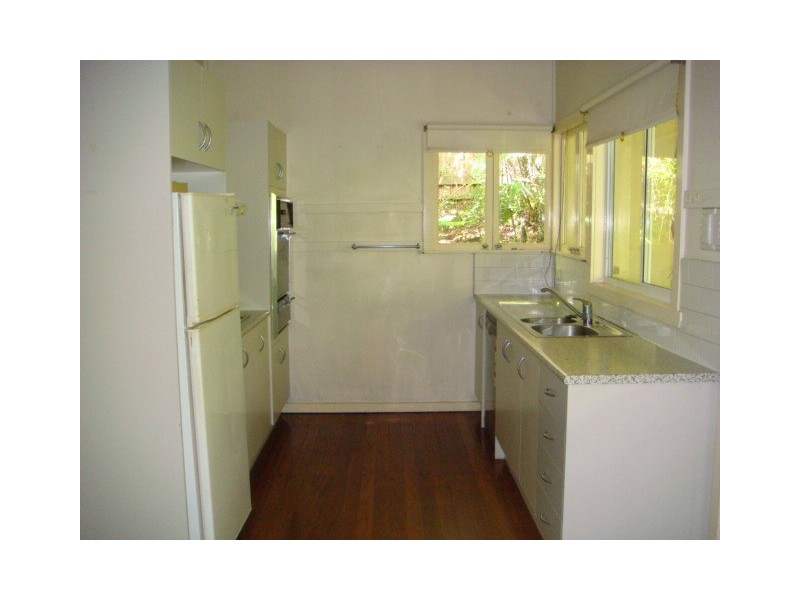 114 Sir Fred Schonell Drive, St Lucia QLD 4067
