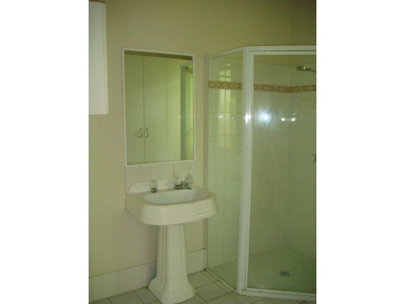 114 Sir Fred Schonell Drive, St Lucia QLD 4067