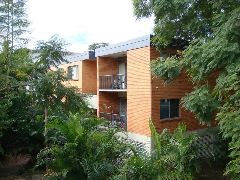 2/104 Gailey Road, St Lucia QLD 4067