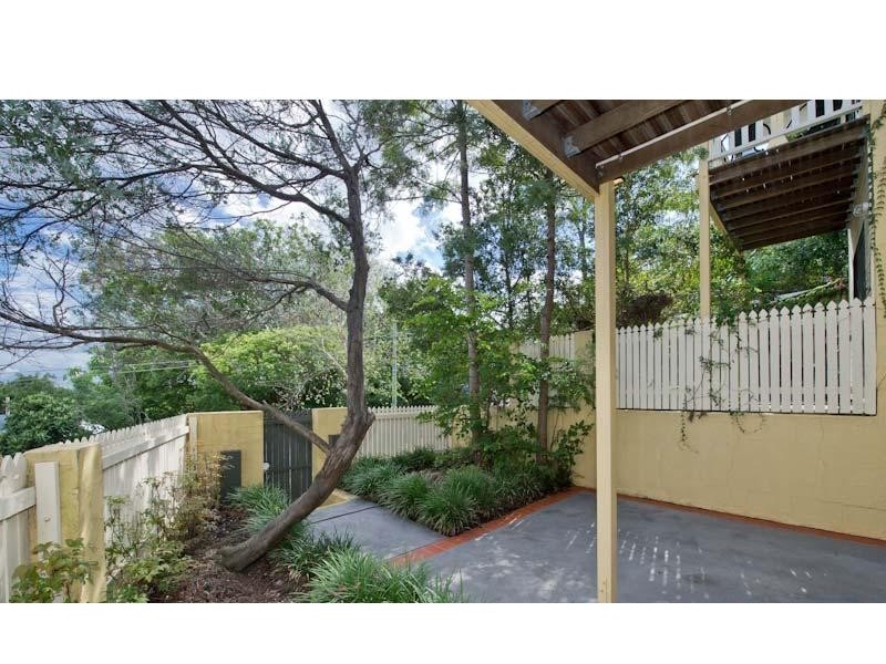 2/10 Greenlaw Street, Indooroopilly QLD 4068