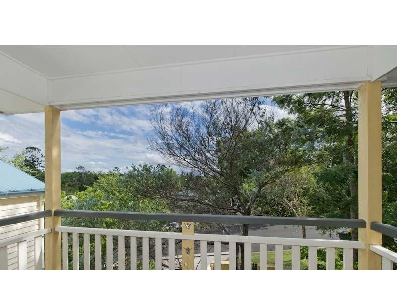 2/10 Greenlaw Street, Indooroopilly QLD 4068
