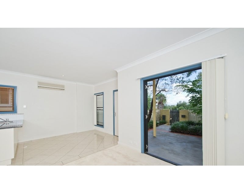 2/10 Greenlaw Street, Indooroopilly QLD 4068