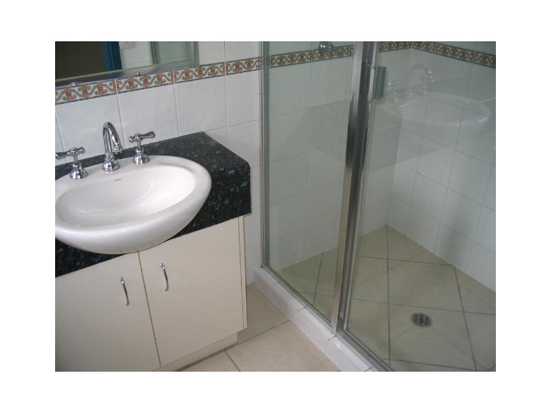 5/10 Greenlaw Street, Indooroopilly QLD 4068