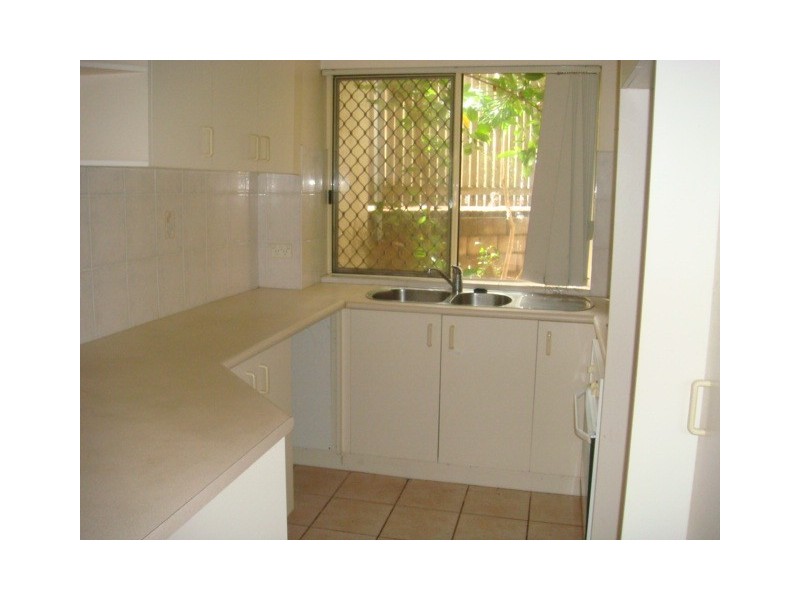 2/7 York Street, Indooroopilly QLD 4068