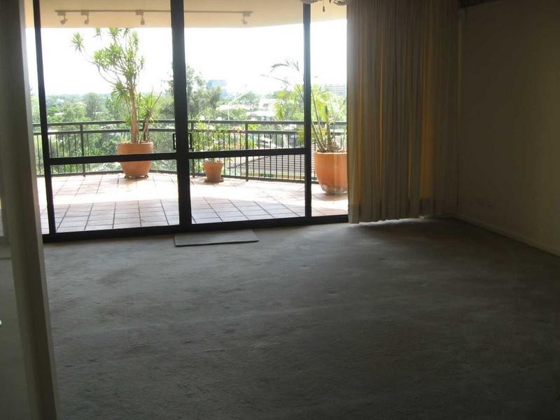 4/52 Bishop Street, St Lucia QLD 4067