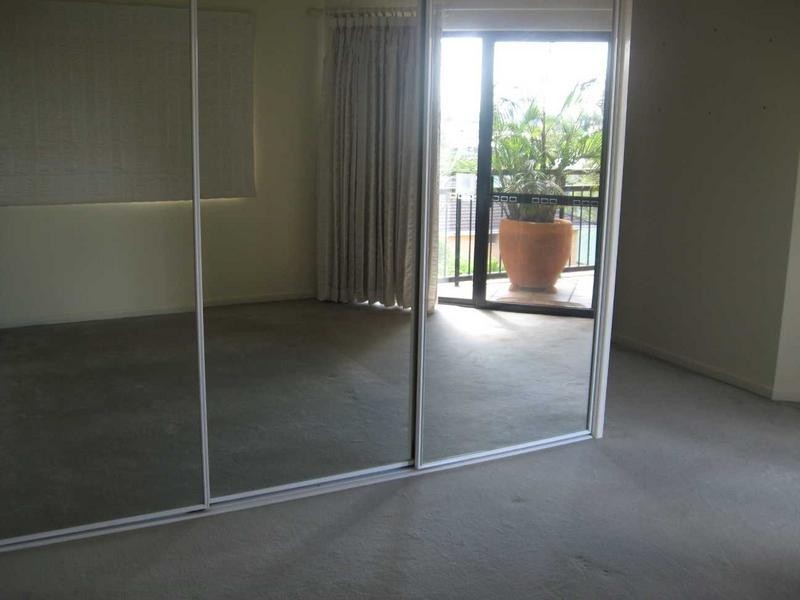 4/52 Bishop Street, St Lucia QLD 4067
