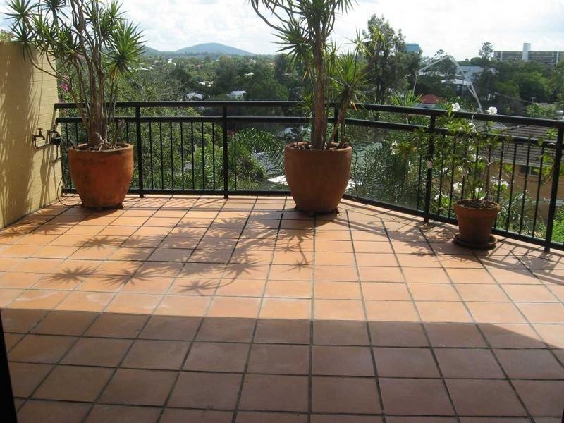 4/52 Bishop Street, St Lucia QLD 4067