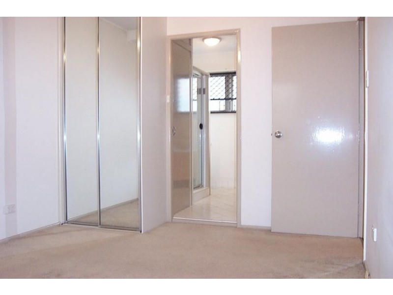 2/25 Young Street, Milton QLD 4064