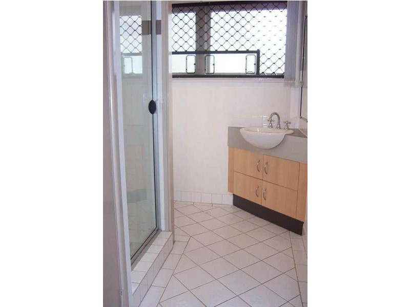 2/25 Young Street, Milton QLD 4064