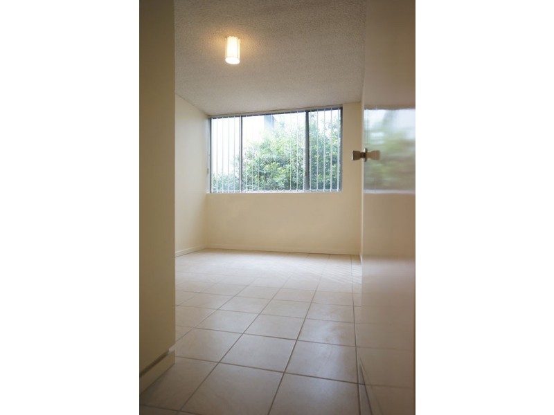 1/12 Underhill Avenue, Indooroopilly QLD 4068