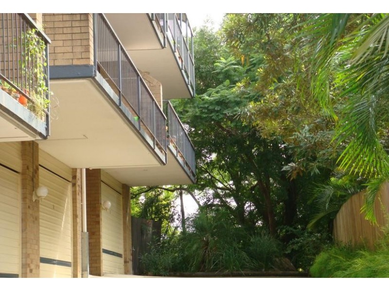 2/64 Sisley Street, St Lucia QLD 4067