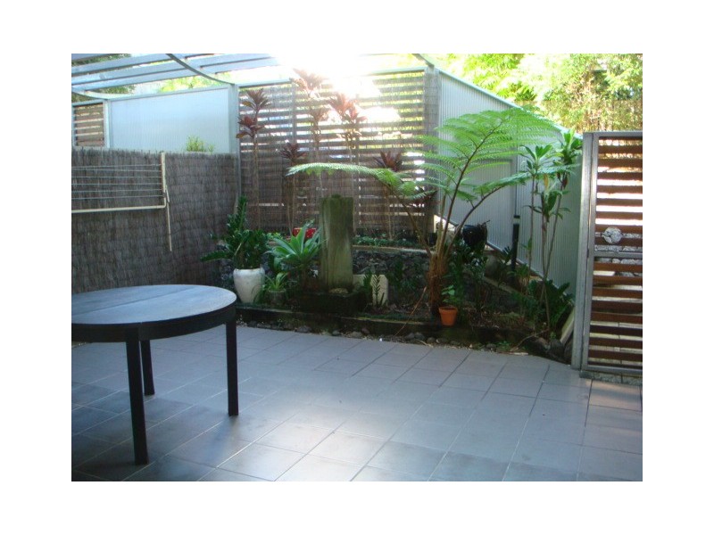 2/23 Curlew Street, Toowong QLD 4066