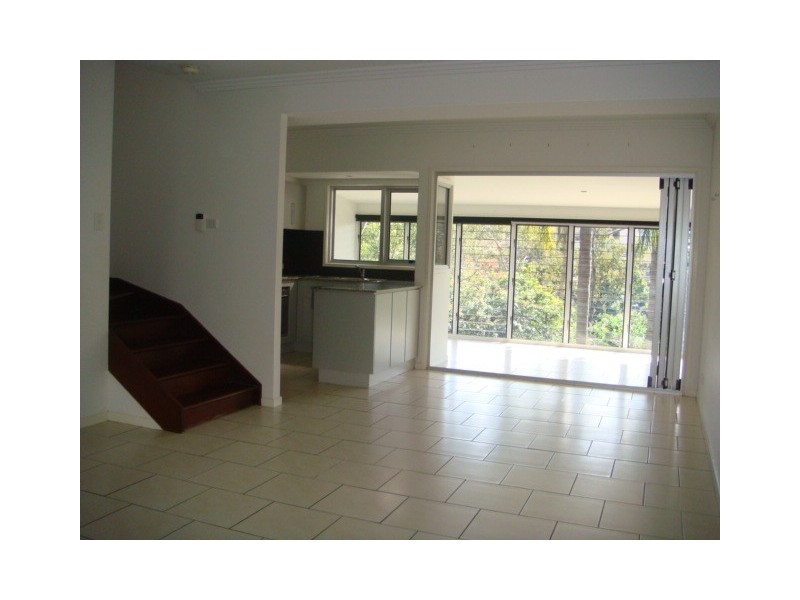 2/23 Curlew Street, Toowong QLD 4066