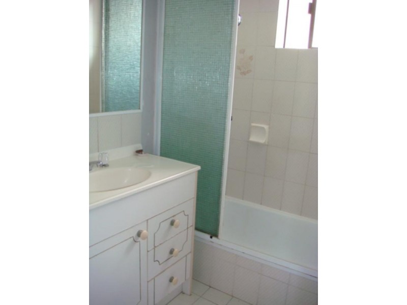 1/64 Wellington Street, Coorparoo QLD 4151