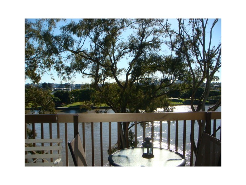 58 Sandford Street, St Lucia QLD 4067