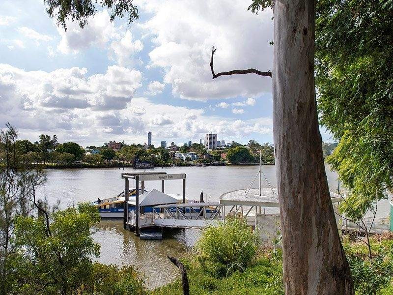 5/221 Sir Fred Schonell Drive, St Lucia QLD 4067