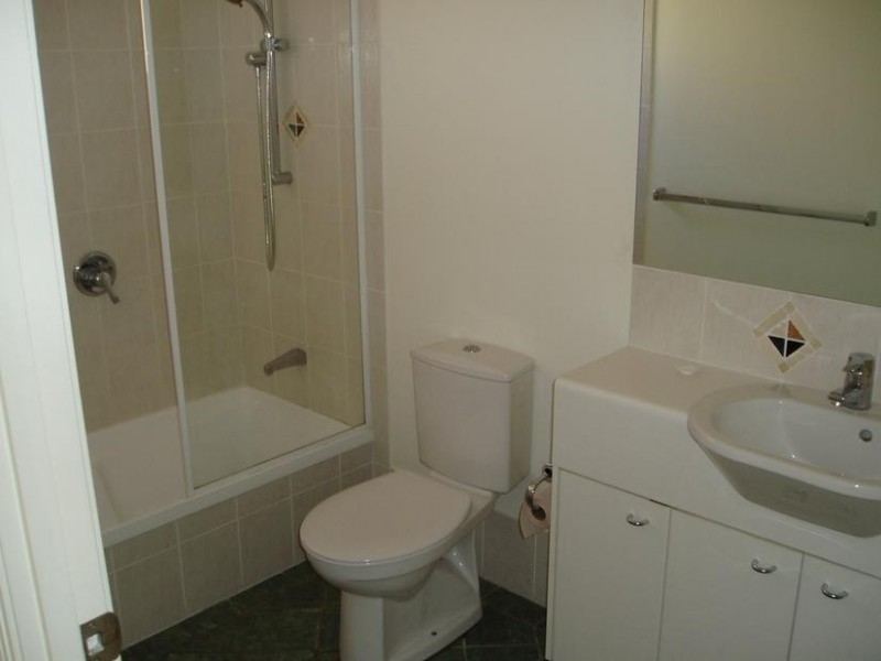 1/10 Broomfield Street, Taringa QLD 4068