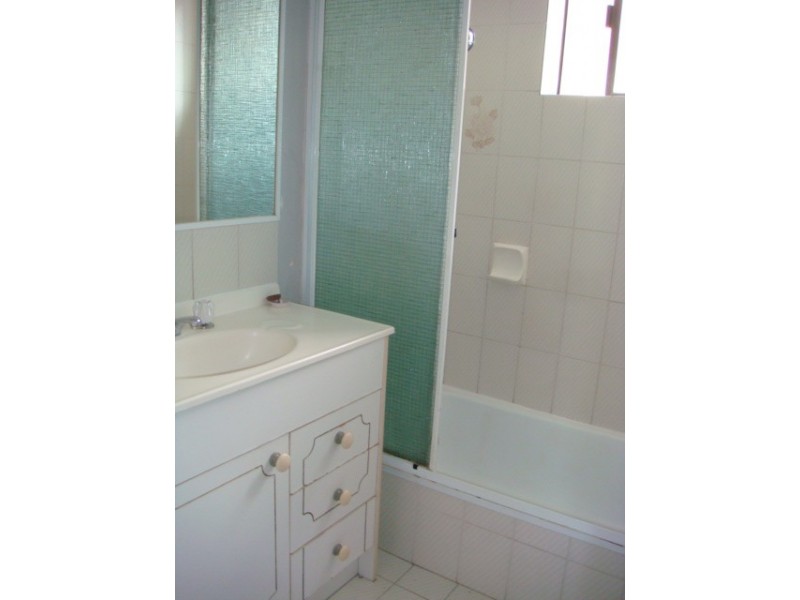 3/64 Wellington Rd, Coorparoo QLD 4151