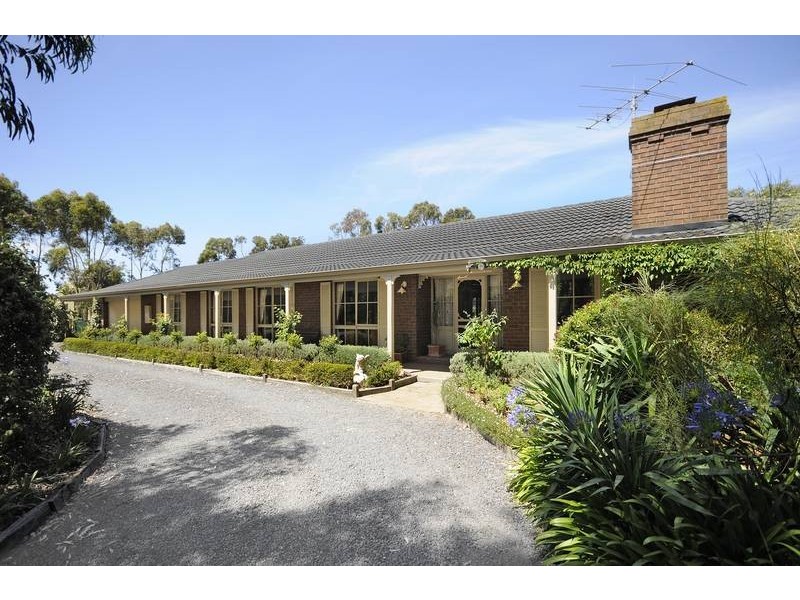 8 Kalkarra Crescent, Mount Duneed VIC 3216