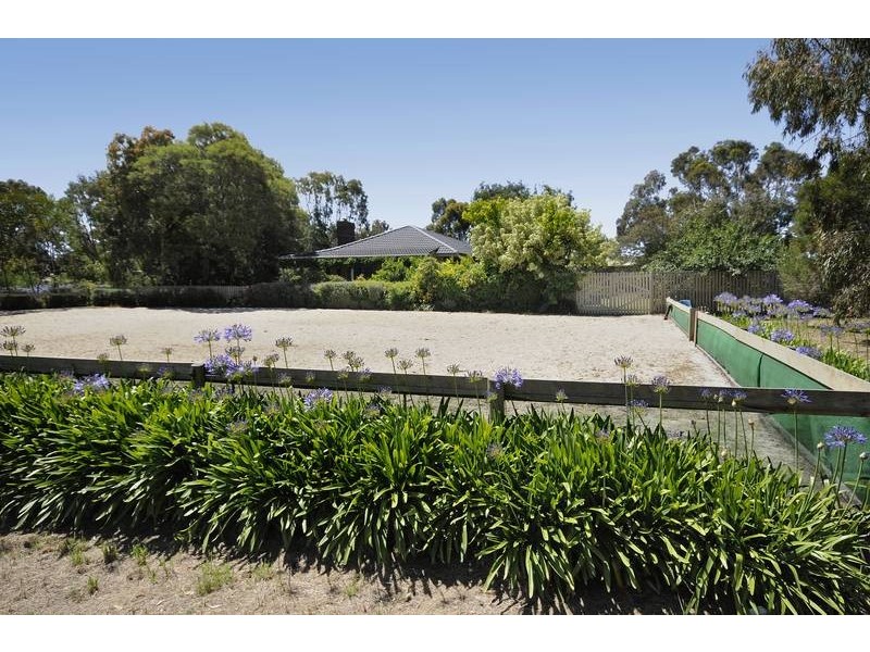 8 Kalkarra Crescent, Mount Duneed VIC 3216