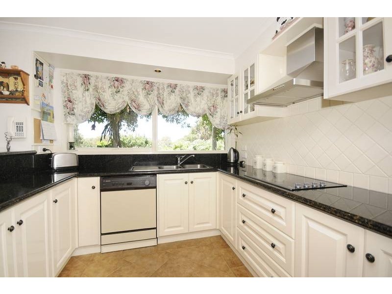 8 Kalkarra Crescent, Mount Duneed VIC 3216