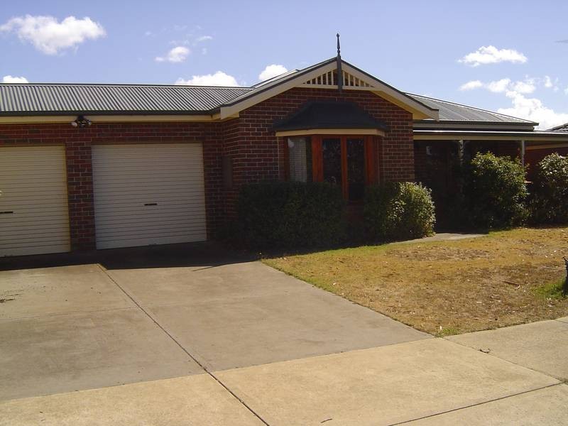 11 Boscarne Avenue, Torquay VIC 3228
