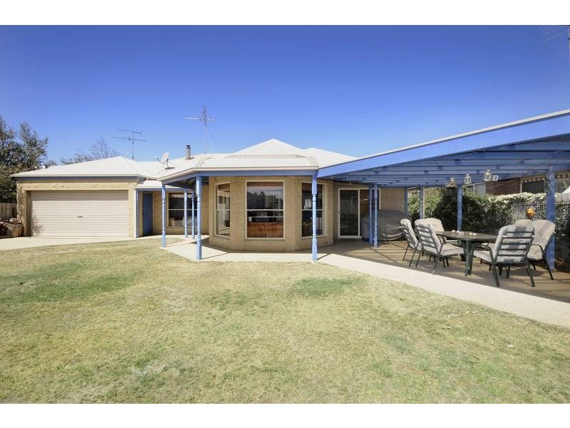 44 Glanuese Ave, Torquay VIC 3228