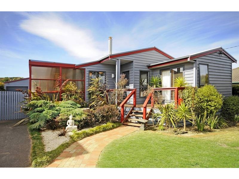 102 Beach Road, Torquay VIC 3228