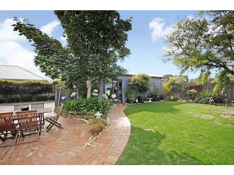 102 Beach Road, Torquay VIC 3228