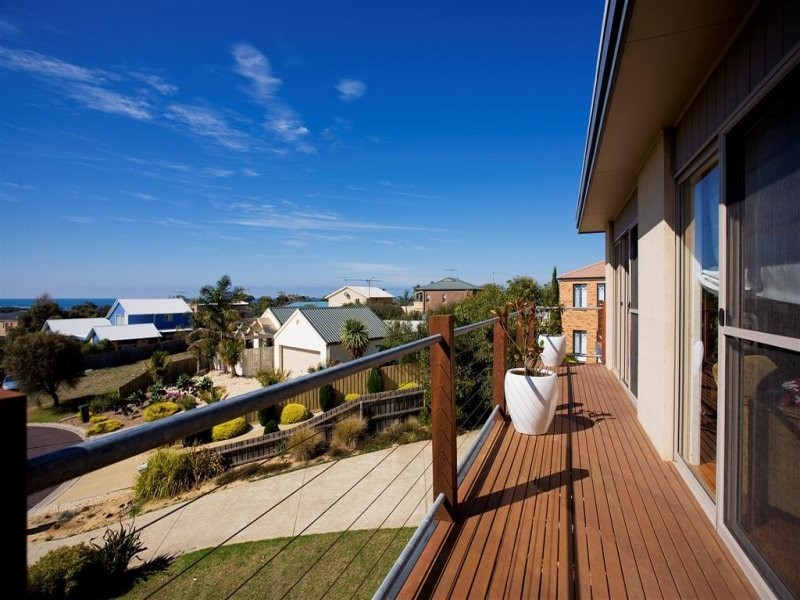 8 Malibu Place, Torquay VIC 3228