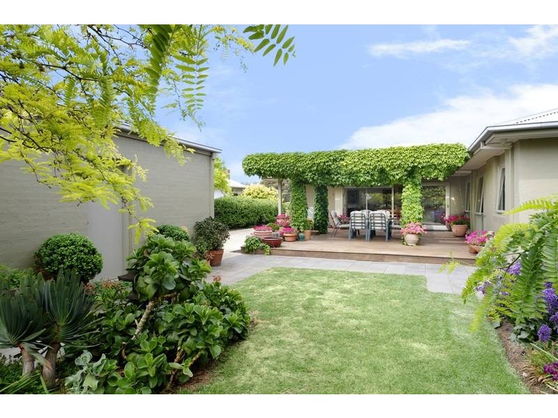 9 Pride Street, Torquay VIC 3228