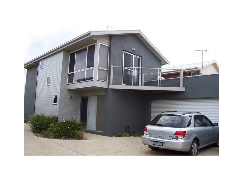 2/126 Fischer Street, Torquay VIC 3228