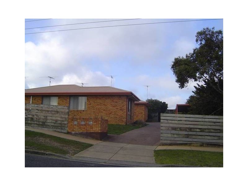 2/8 Geelong Road, Torquay VIC 3228