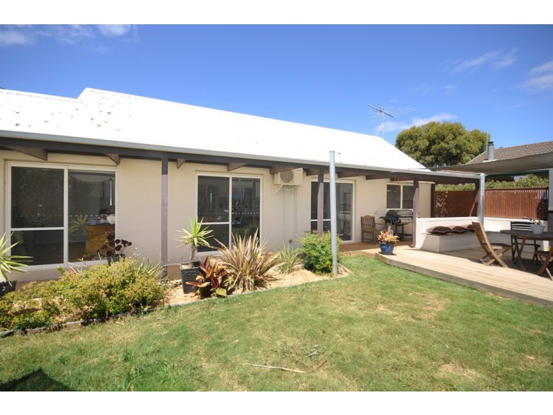98 Beach Road, Torquay VIC 3228