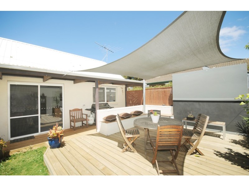 98 Beach Road, Torquay VIC 3228