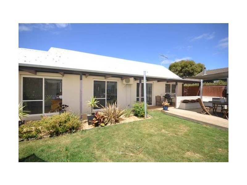 98 Beach Road, Torquay VIC 3228