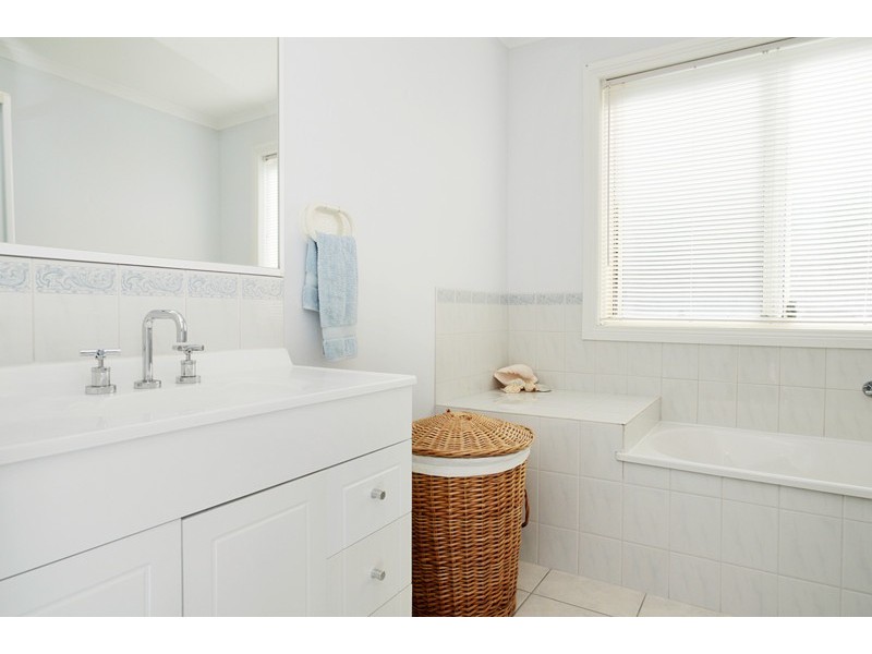 34 Pomora Ave, Torquay VIC 3228