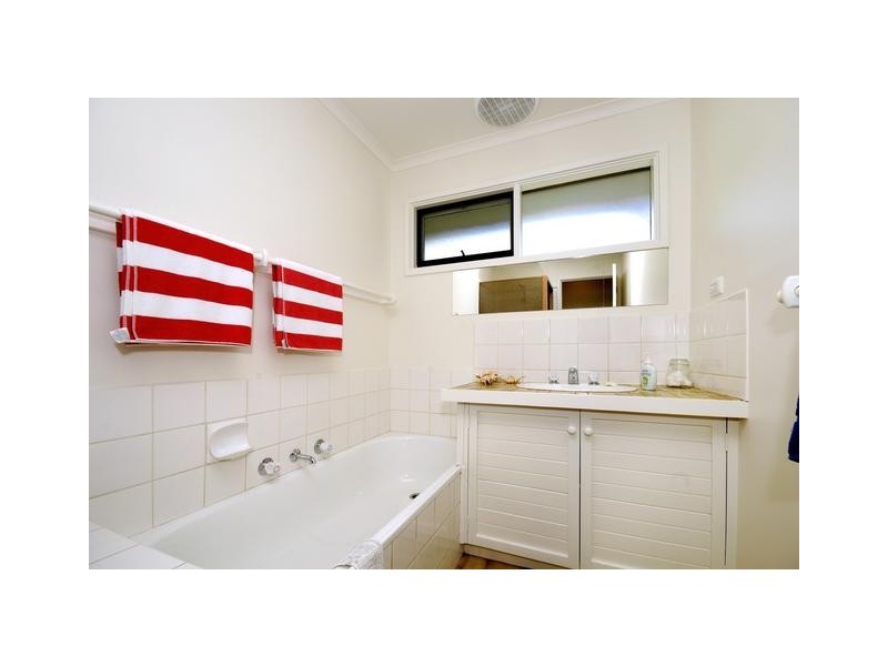 8 Nestor Crt, Torquay VIC 3228